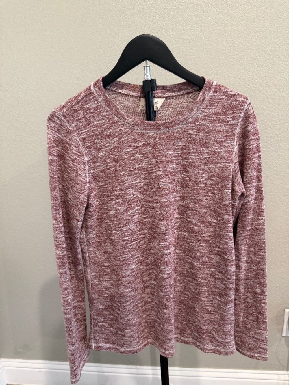 Universal Thread space dye red long sleeve size medium